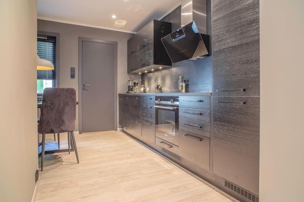 Apartament Near Brosundet, Newly Refurnished, Free Street Parking Ålesund Zewnętrze zdjęcie