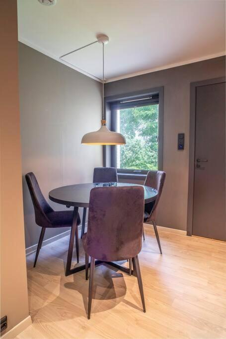 Apartament Near Brosundet, Newly Refurnished, Free Street Parking Ålesund Zewnętrze zdjęcie