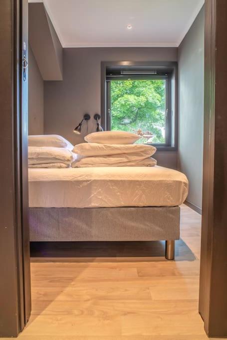 Apartament Near Brosundet, Newly Refurnished, Free Street Parking Ålesund Zewnętrze zdjęcie