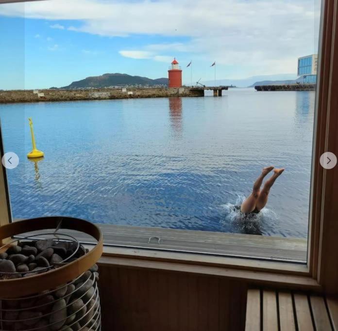 Apartament Near Brosundet, Newly Refurnished, Free Street Parking Ålesund Zewnętrze zdjęcie